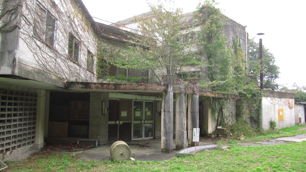 地方の空きビル・廃墟の様子