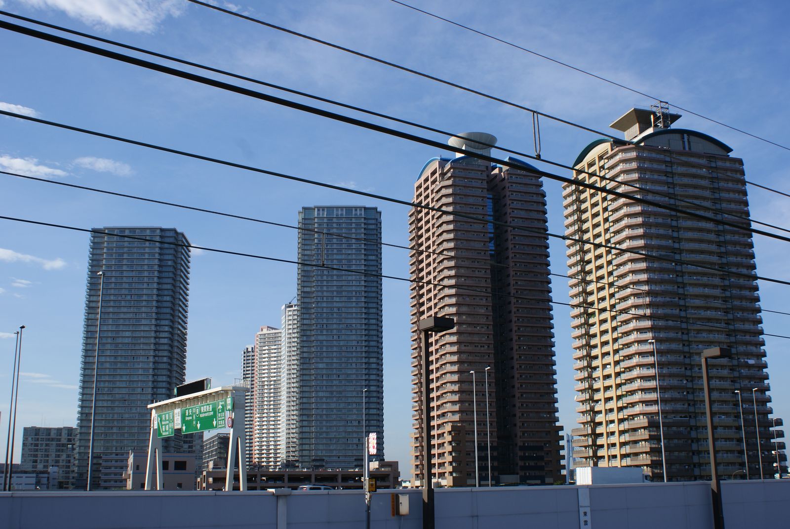 東京都江東区東雲のタワーマンション群