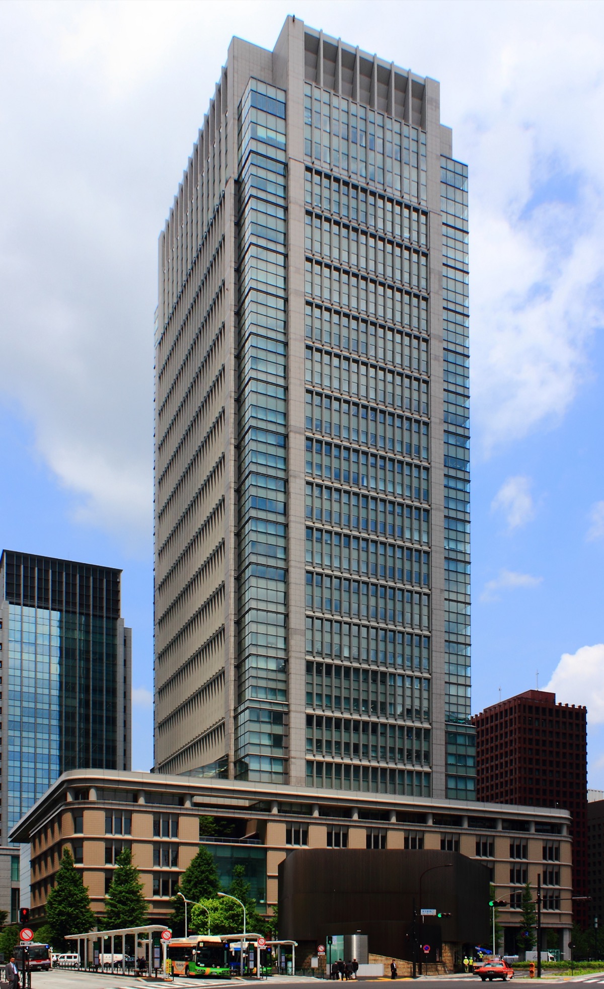 丸の内ビルディングの外観