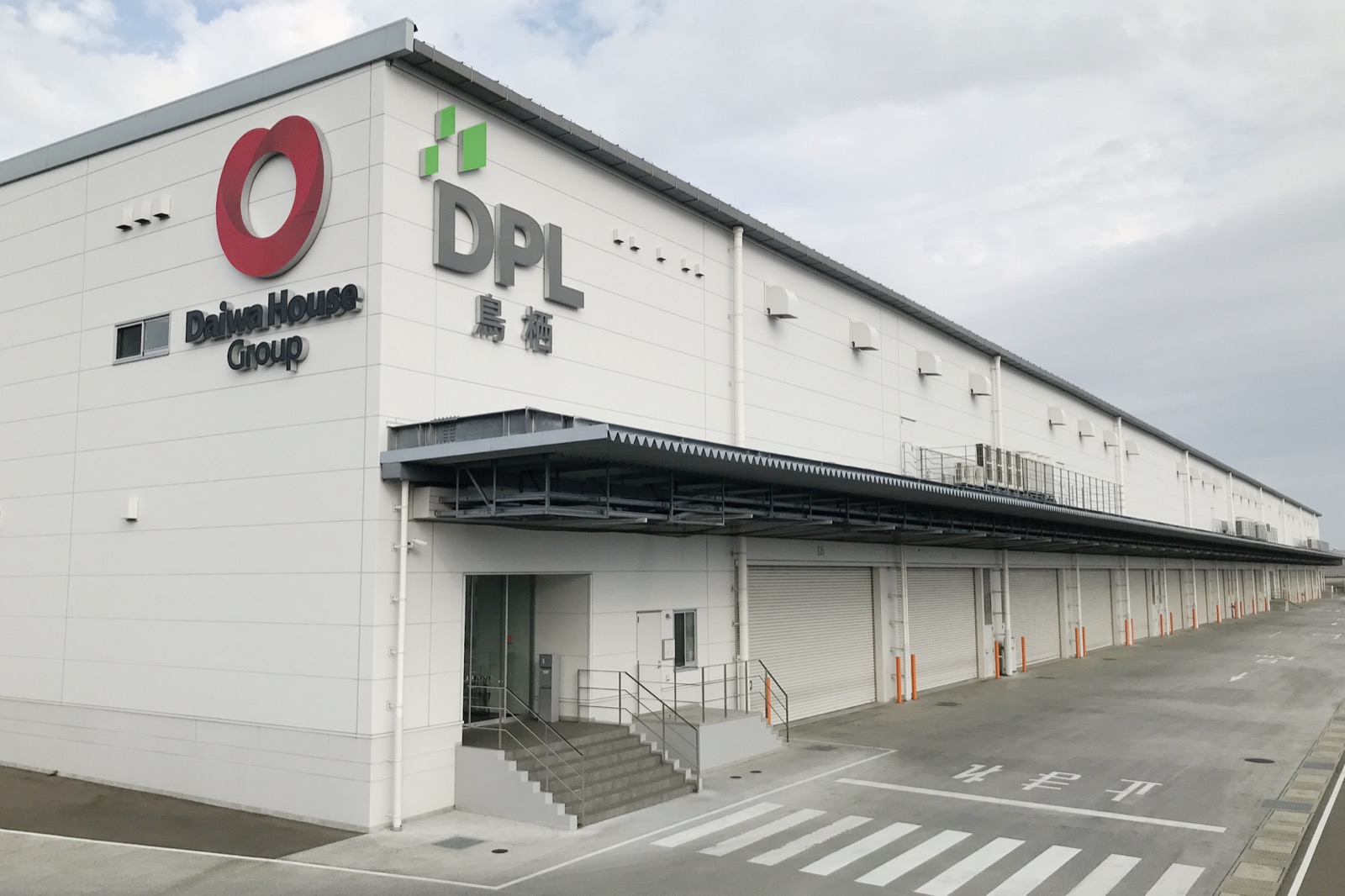 大型物流施設DPL鳥栖の外観