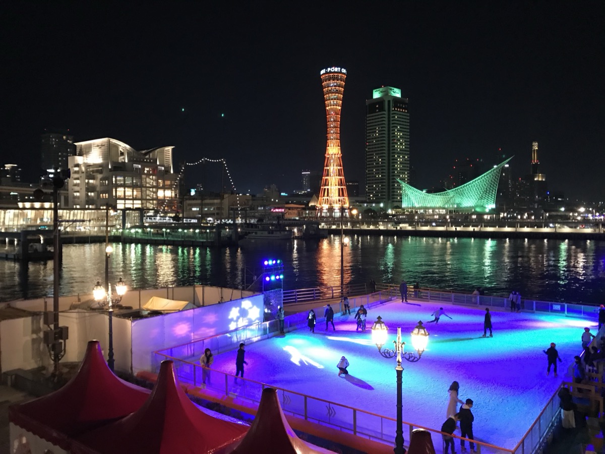 神戸ポートタワーとハーバーランドの夜景