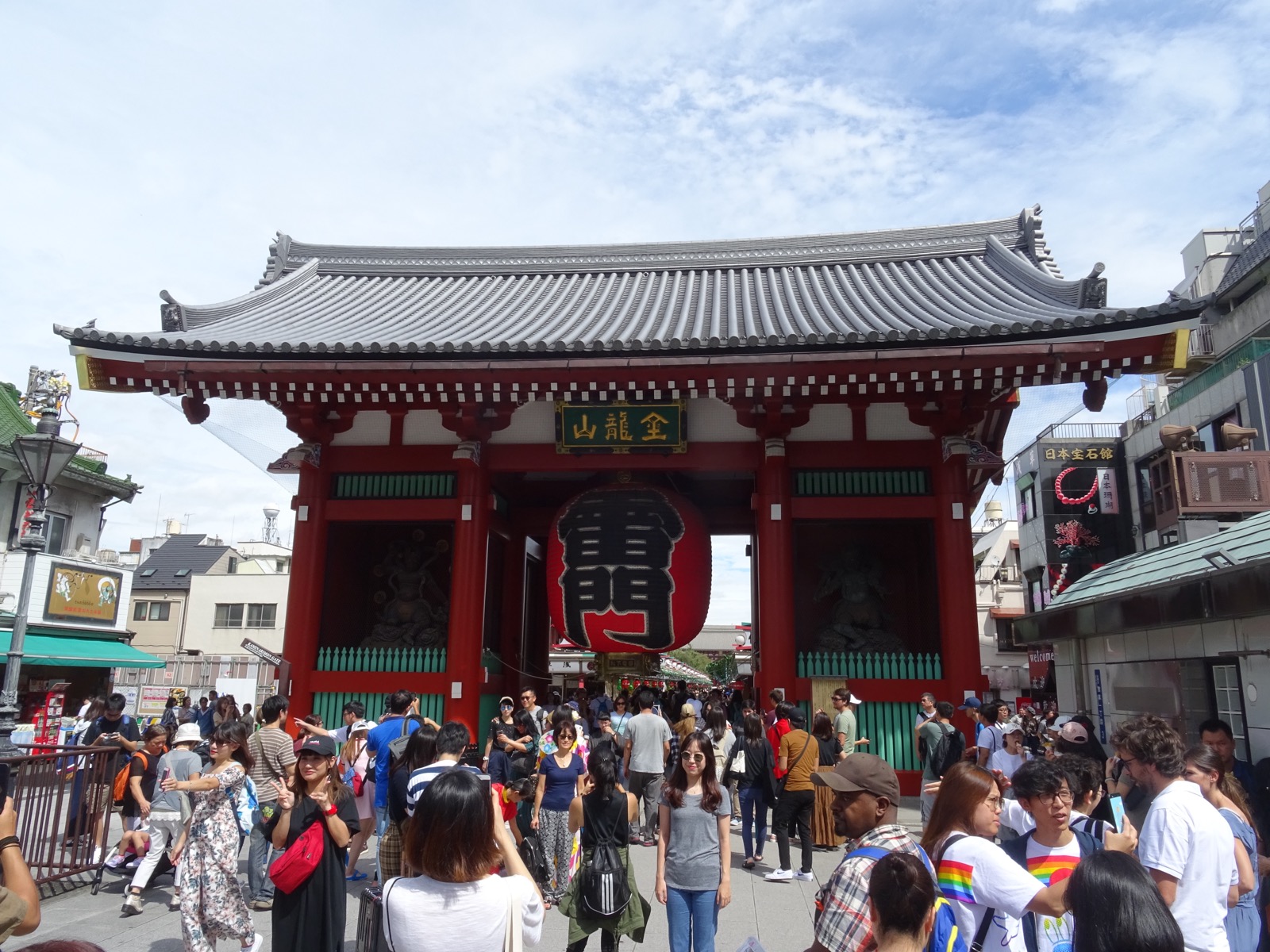 東京都台東区浅草、浅草寺の雷門と大提灯