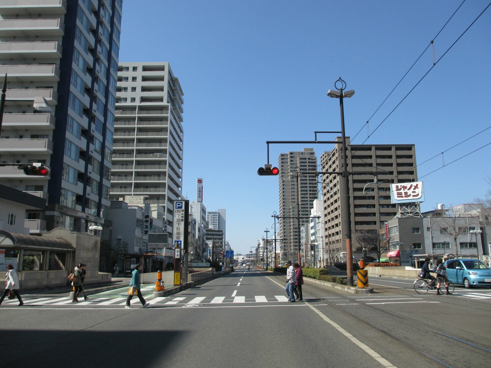 桃太郎大通り沿いの表町交差点付近