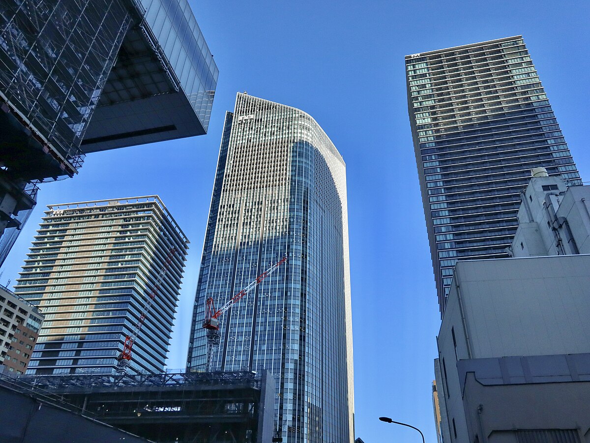 虎ノ門ヒルズ ビジネスタワー・森タワー・レジデンシャルタワーの3棟全景